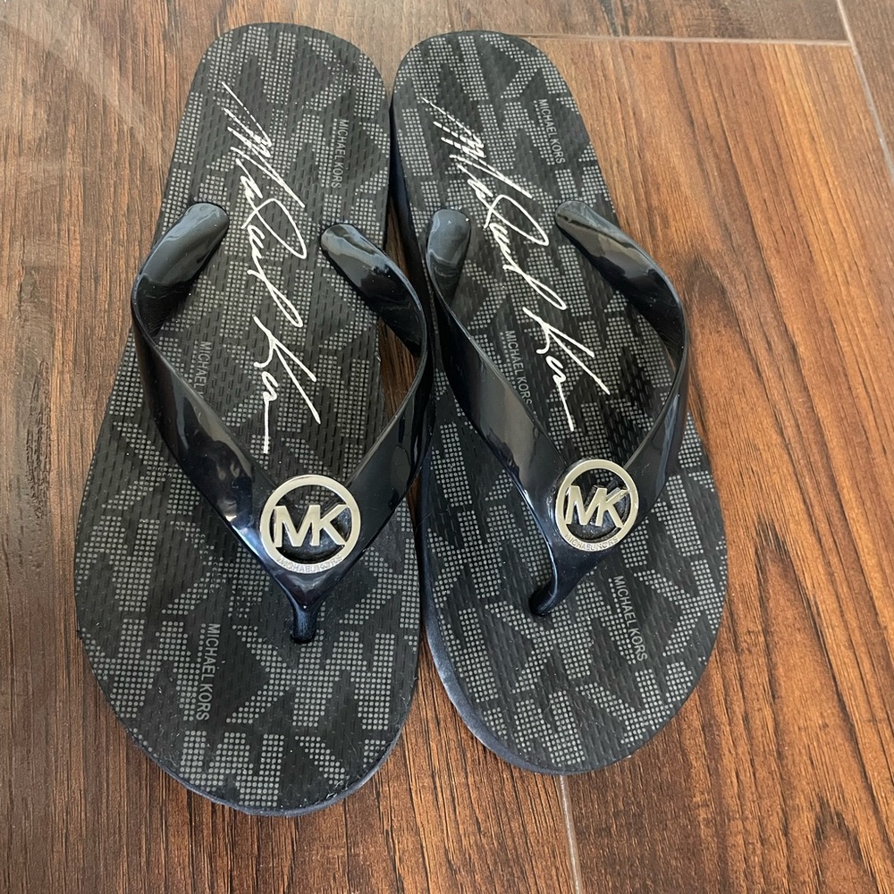 Michael Kors flip flops women’s 8